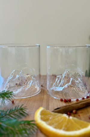 Set kozarcev z motivom gore